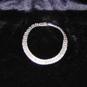 Vintage Jewelry - Vintage 70s Silver Tone Bracelet Vintage Jewelry - Vintage 70s Silver Tone Bracelet